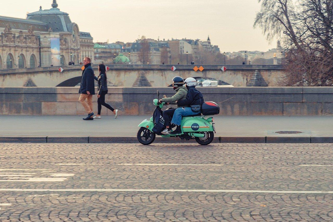 Conduire une moto de collection ou un scooter de collection avec un permis b : mission possible ?